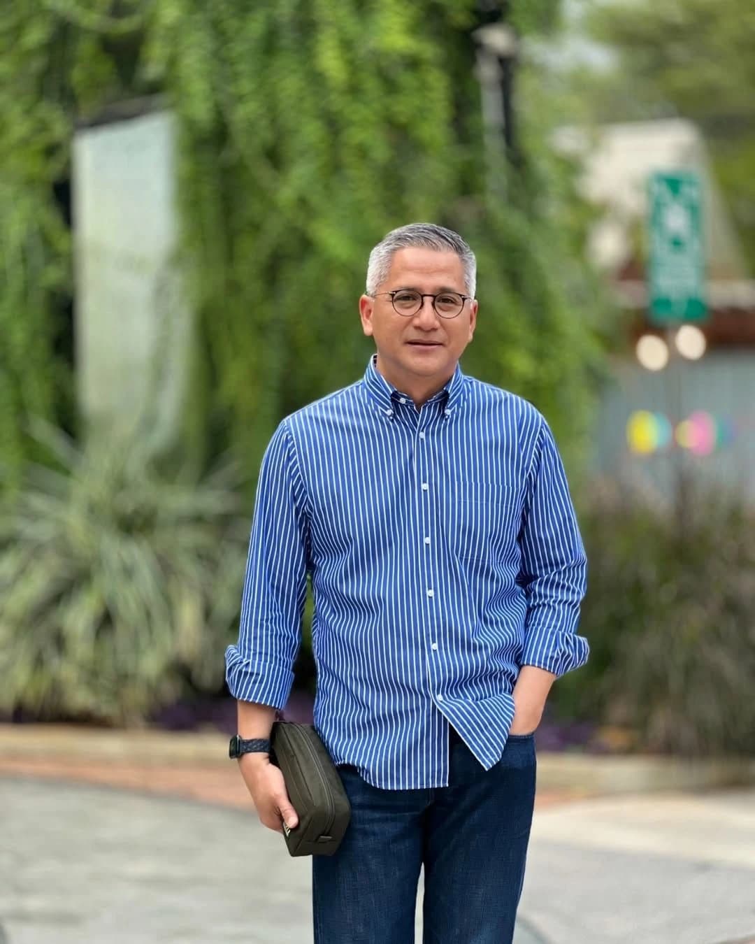 Casual outdoor photo of a man